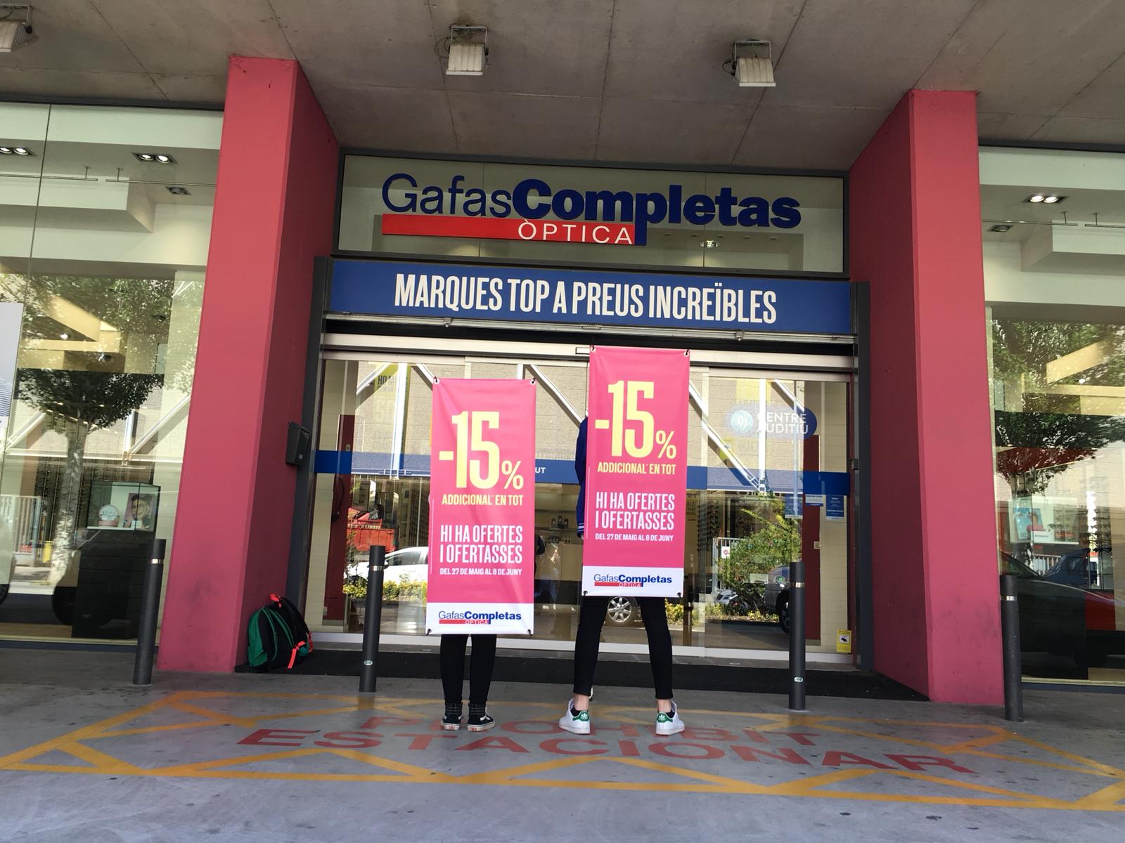 Óptica Universitaria Walkers | Belowactions street marketing Barcelona