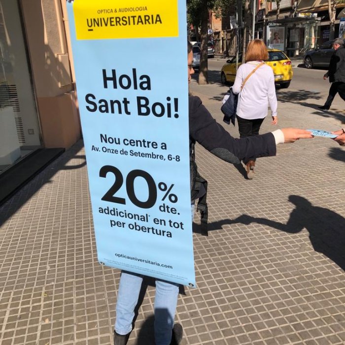 Óptica Universitaria Walkers | Belowactions street marketing Barcelona