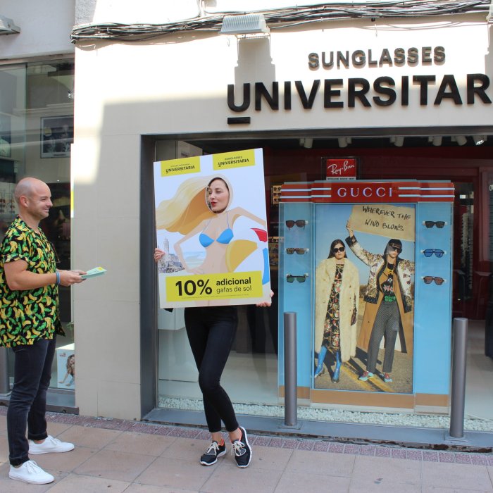 Óptica Universitaria Walkers | Belowactions street marketing Barcelona
