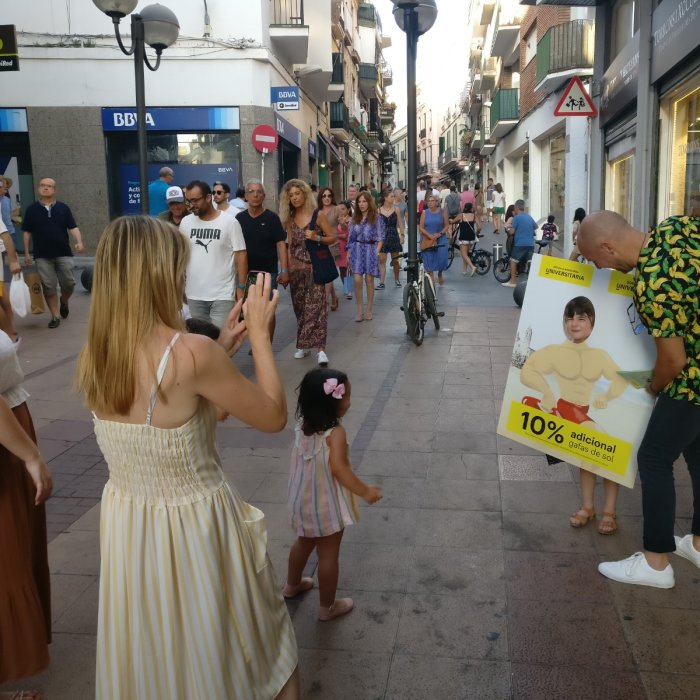 Óptica Universitaria Walkers | Belowactions street marketing Barcelona