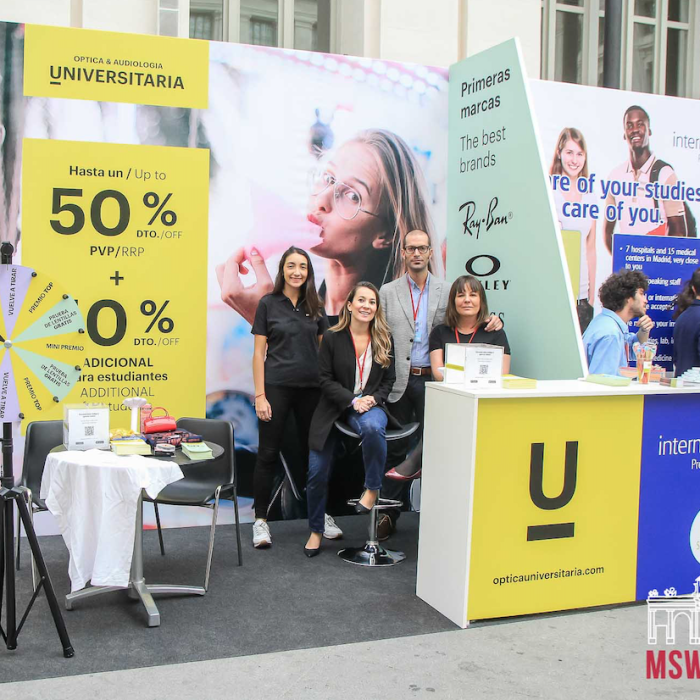 Óptica Universitaria Walkers | Belowactions street marketing Barcelona